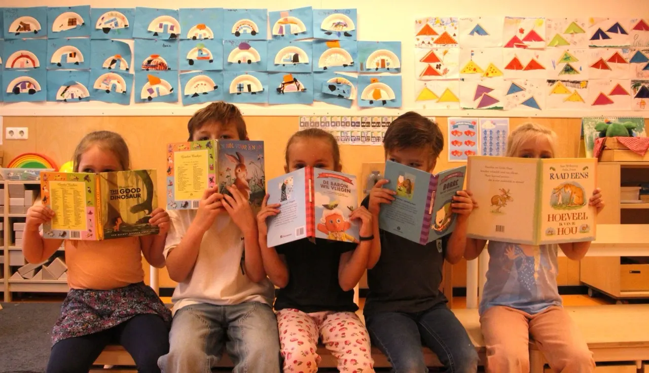 Kinderen met boeken
